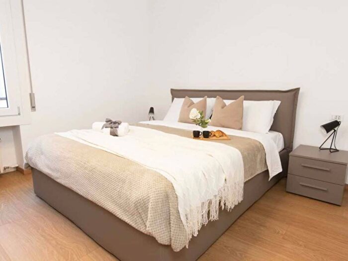 Appartamento bilocale in affitto in Via Cicco Simonetta, Corso Genova, Milano