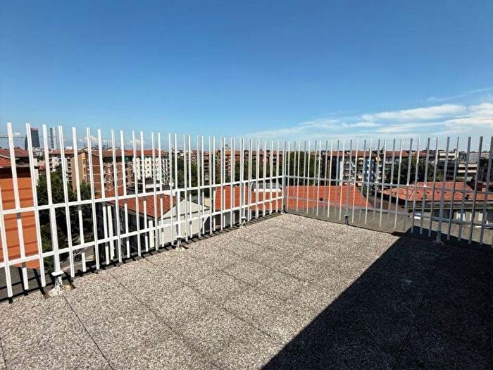 Appartamento trilocale in affitto in Via Claudio Debussy, Piazzale Siena, Milano