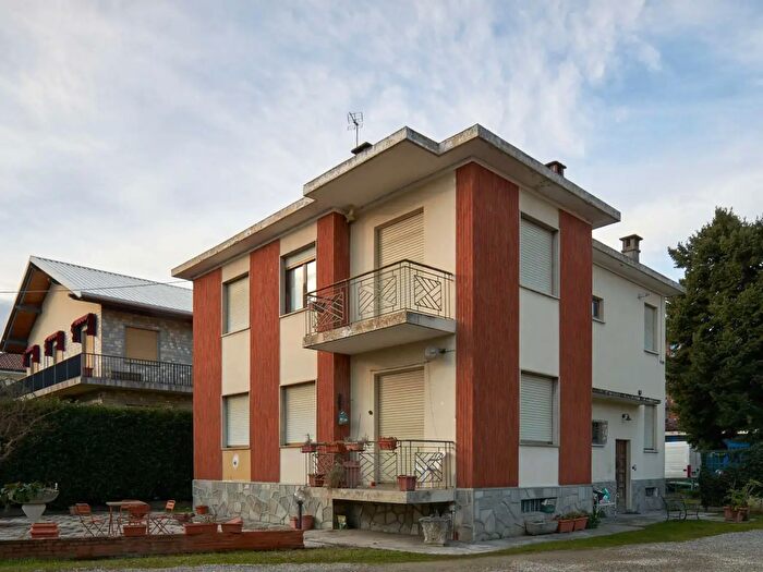 Casa con 11 locali in vendita in Via Monviso, Pinerolo