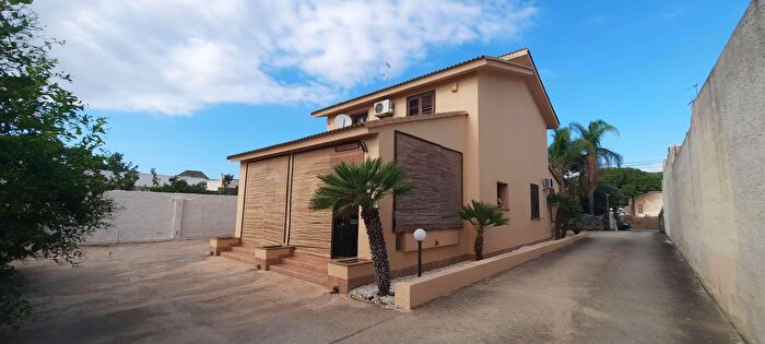 Casa con 5 locali in vendita in Marsala