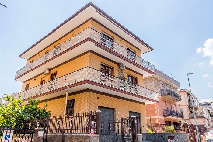 Appartamento con 11 locali in vendita in Via San Massimiliano Kolbe, Roma