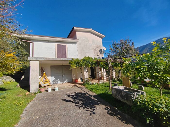 Casa con 7 locali in vendita in Contrada Vignali, Vallecorsa