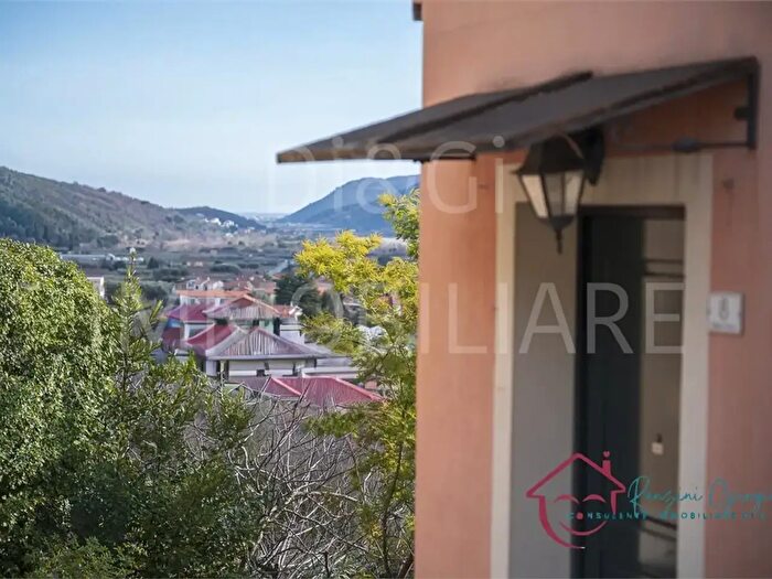 Appartamento trilocale in vendita in Borgo Fasceo, Ortovero