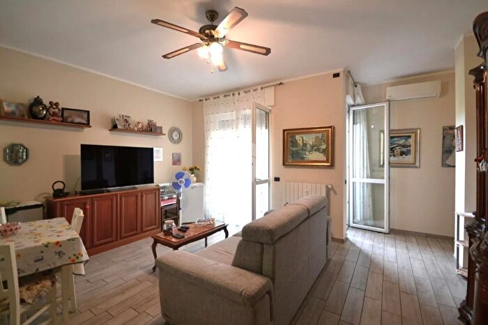 Appartamento trilocale in vendita in Largo XX Settembre, Vittuone