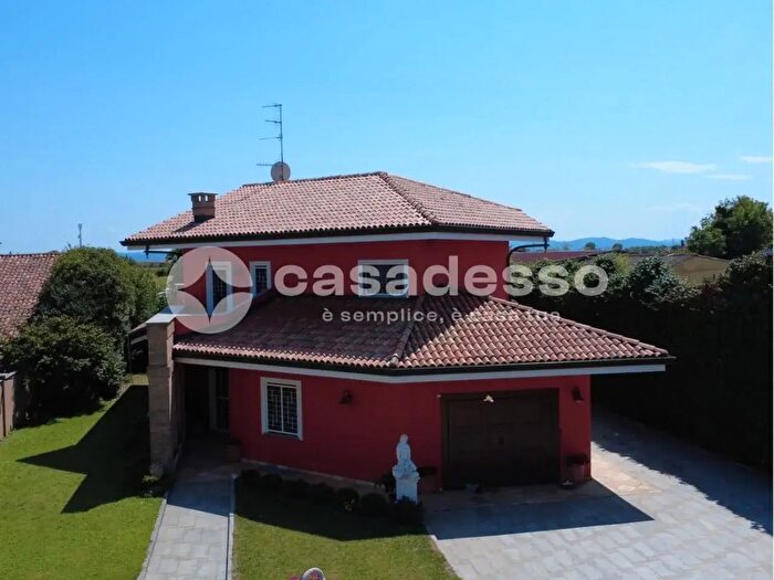 Casa con 6 locali in vendita in Via Farini, Cigliano