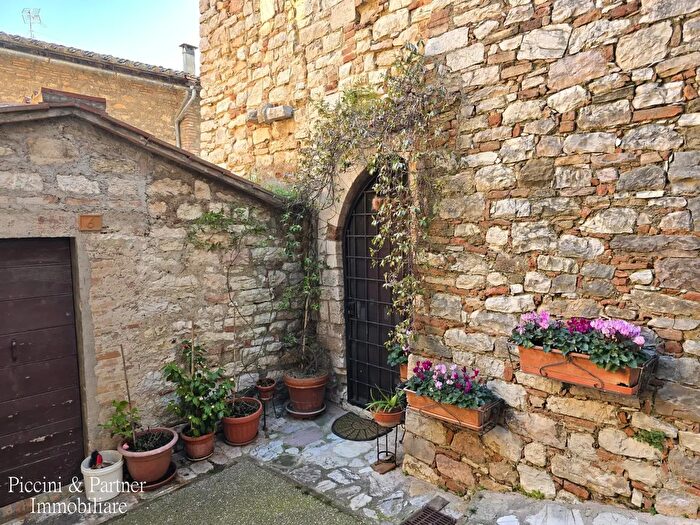 Casa con 7 locali in vendita in Corso Cardinale Rotelli, Corciano