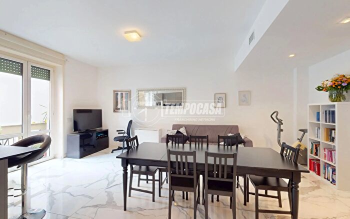 Appartamento trilocale in vendita in Via Nicola dApulia, Milano