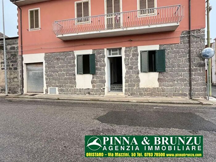 Casa con 5 locali in vendita in Santa Lucia, Ghilarza