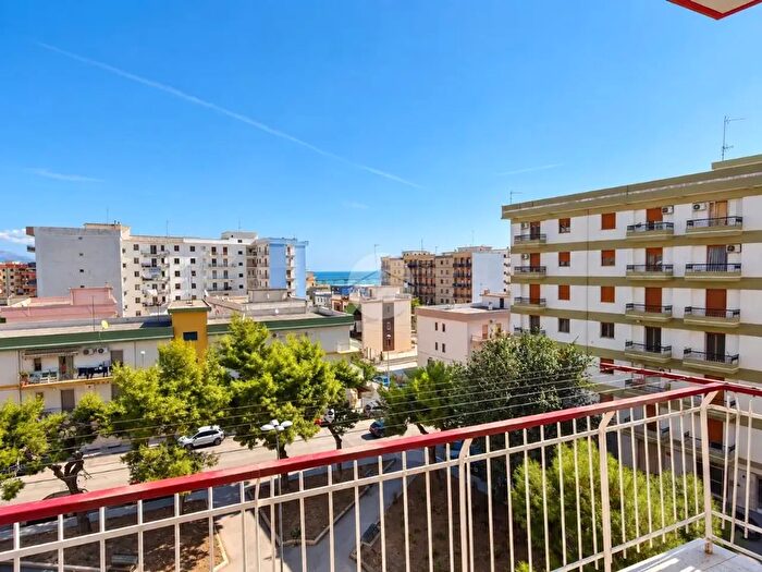 Appartamento con 5 locali in vendita in Via Giacomo Leopardi, Manfredonia