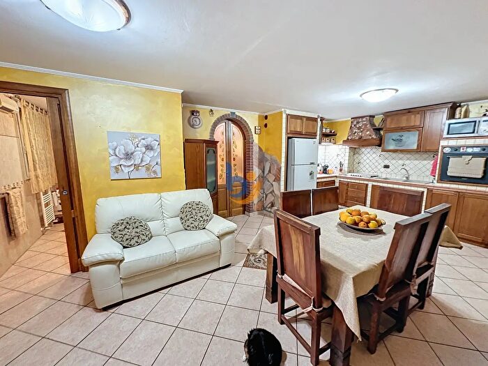 Appartamento trilocale in vendita in Via dei Gladioli, Santa Marinella