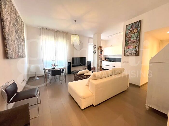 Appartamento bilocale in vendita in Viale Carlo Troya, Milano