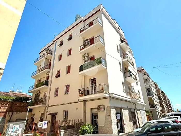 Appartamento trilocale in vendita in Via Adriano Cecioni, Roma