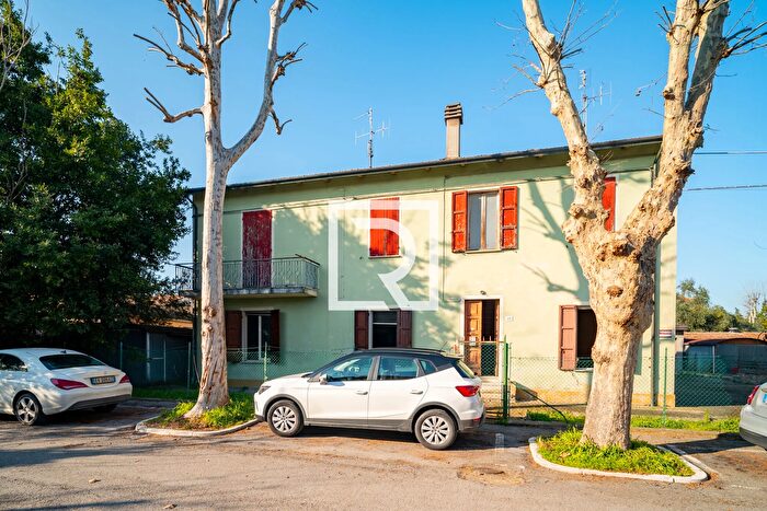 Casa con 8 locali in vendita in Oberdan San Mauro Pascoli, San Mauro Pascoli
