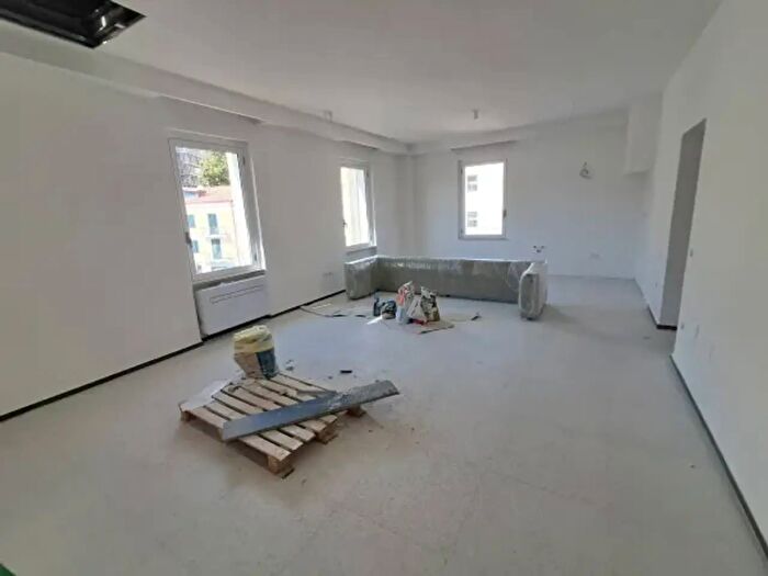 Appartamento trilocale in vendita in Via Alessandro Turco, Catanzaro