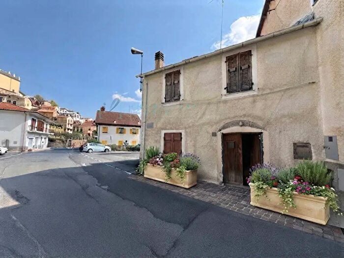 Casa quadrilocale in vendita in Rezzo