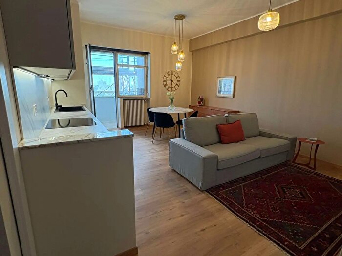 Appartamento trilocale in affitto in Viale Beethoven, Roma