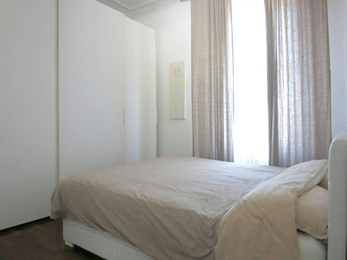 Appartamento trilocale in affitto in Via Bordighera, Famagosta, Milano