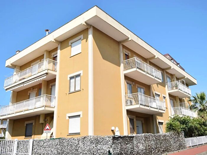 Appartamento quadrilocale in vendita in Via Diano Castello, Diano Marina