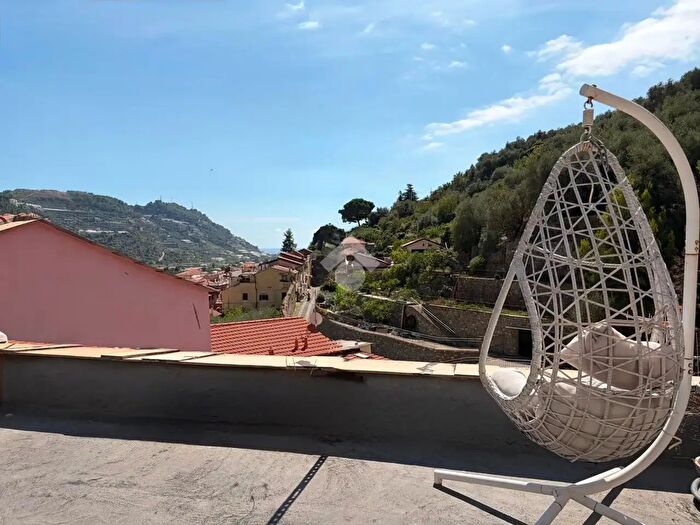 Appartamento con 5 locali in vendita in Via Santa Lucia, Taggia