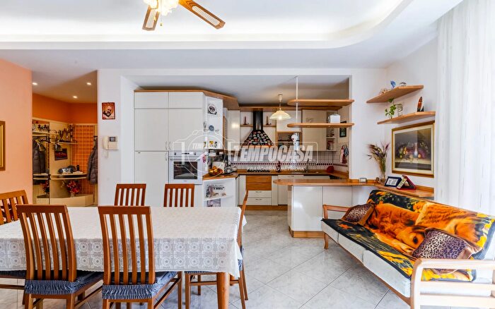 Casa con 5 locali in vendita in Contrada San Savino, Civitanova Marche