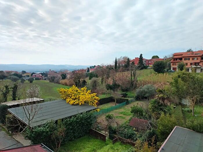 Casa con 7 locali in vendita in Mondolfo