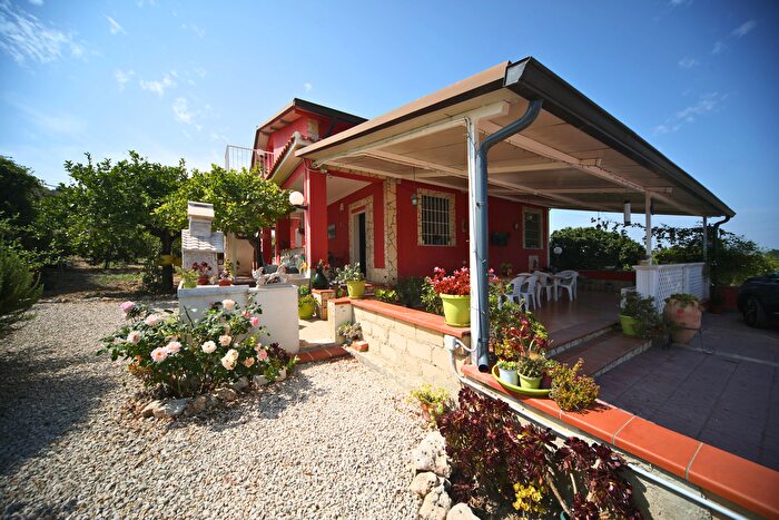 Casa con 7 locali in vendita in Contrada Risicone, Avola