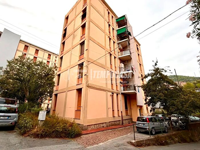 Appartamento quadrilocale in vendita in Via Fratelli Meldi, Genova