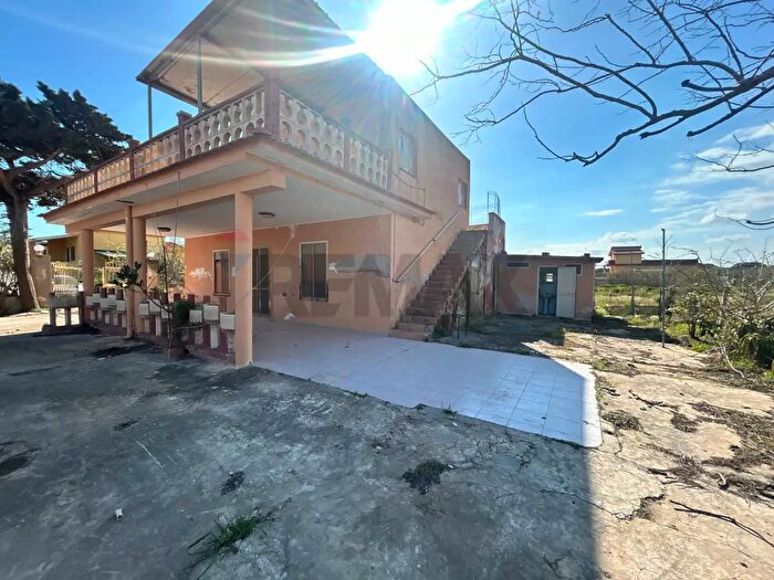 Casa con 6 locali in vendita in Via del Larice, Ispica
