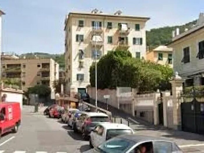 Appartamento quadrilocale in vendita in Salita Montetto, Genova