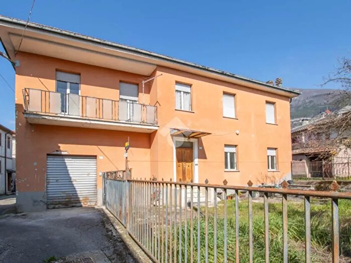 Casa quadrilocale in vendita in Borgo Provaroni, Poggio Bustone