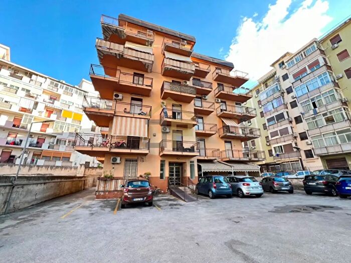 Appartamento quadrilocale in vendita in Via Orsa Minore, Palermo