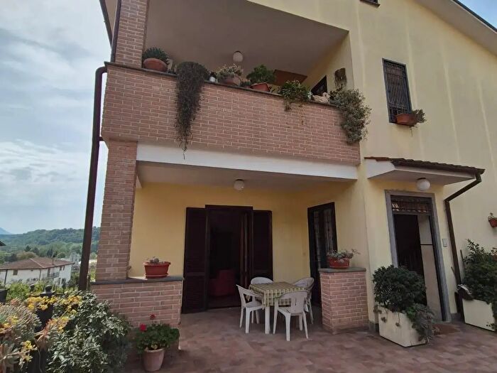 Appartamento quadrilocale in vendita in Via Farense, Fara In Sabina