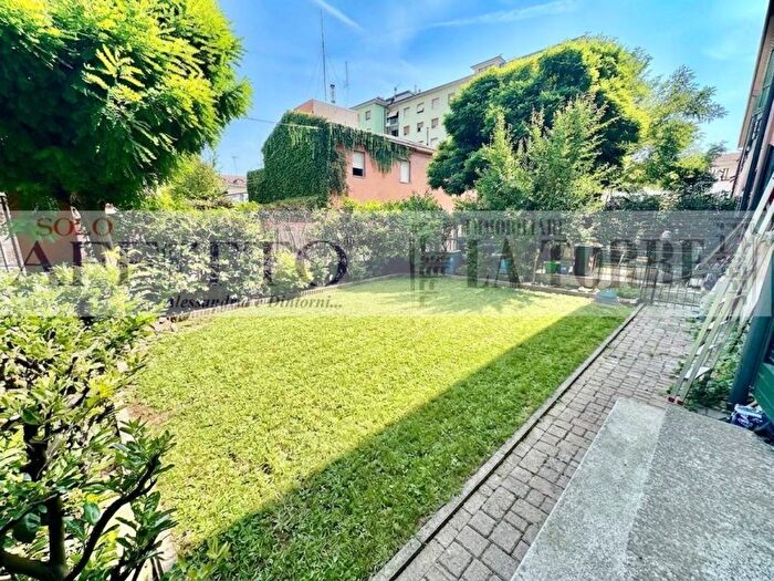 Appartamento trilocale in affitto in via demicheli, Novi Ligure