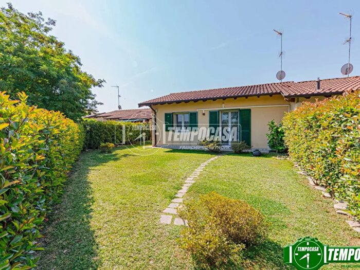 Casa trilocale in vendita in Viale Monsignor Cesare Angelini, Torre D'Isola