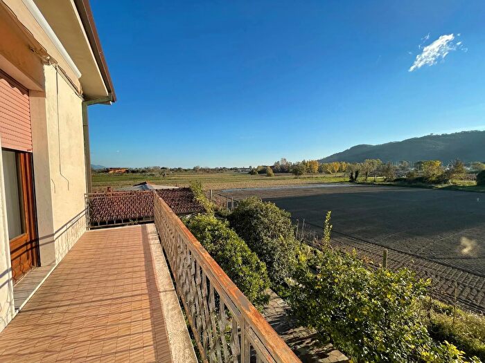 Appartamento con 7 locali in vendita in Ameglia