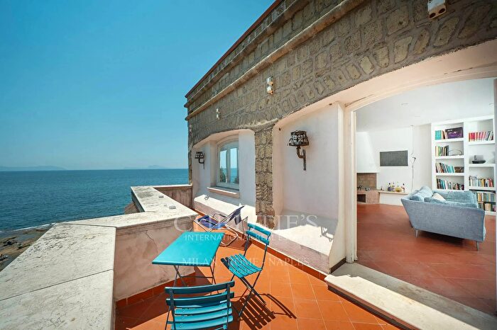 Casa con 8 locali in vendita in Via Franco Alfano, Napoli