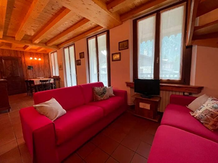 Appartamento trilocale in affitto in Via Donzelli, Courmayeur
