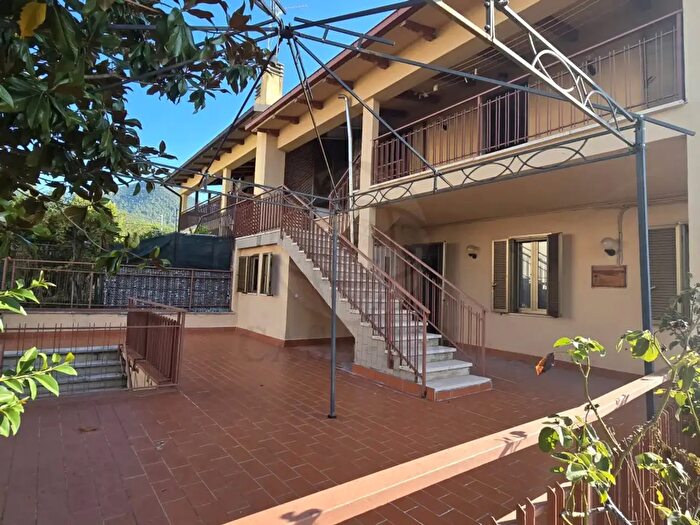 Casa con 7 locali in vendita in Via Campitello, Terni