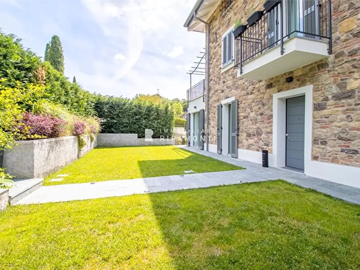 Casa con 6 locali in vendita in Via Piave, Oggiono