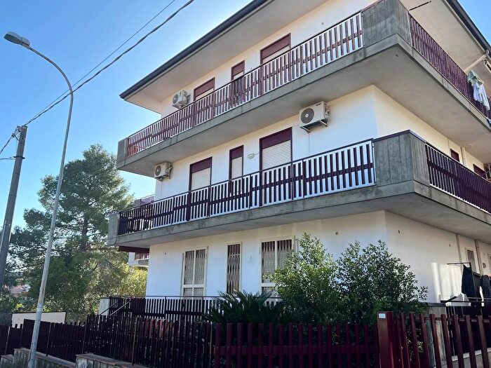 Appartamento trilocale in vendita in Via Camillo Barbagallo, Aci SantAntonio