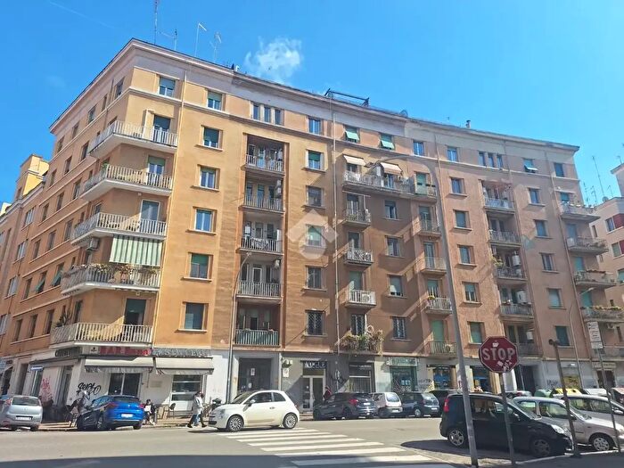 Appartamento trilocale in vendita in Via Enna, Roma