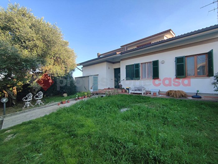 Appartamento con 5 locali in vendita in Via Cerretana, Vinci