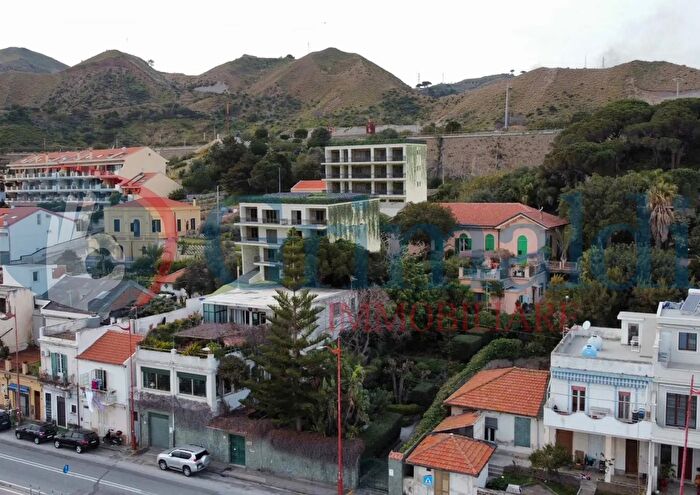 Appartamento trilocale in vendita in Via Consolare Pompea, Messina