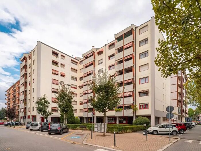 Appartamento con 8 locali in vendita in Piazza Kennedy, Beinasco