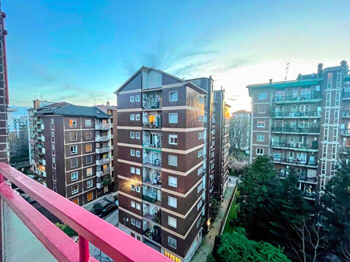 Appartamento quadrilocale in affitto in Via Privata Piero Martinetti, Piazzale Siena, Milano