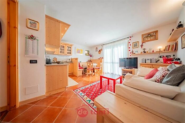 Appartamento trilocale in vendita in Via Nazionale Madesimo So, Madesimo