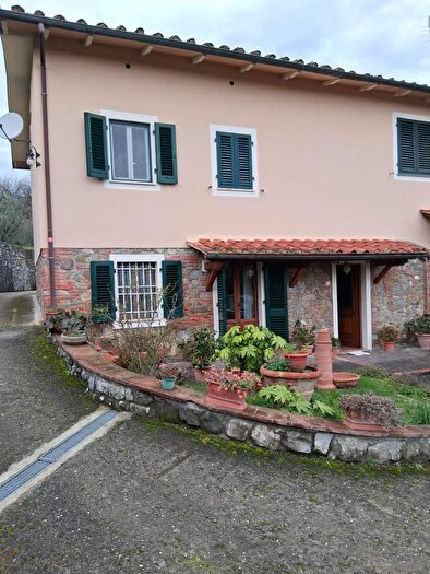 Casa con 10 locali in vendita in Capannori
