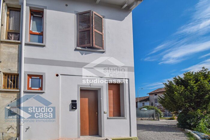 Casa trilocale in vendita in Via Dante Alighieri, Crespiatica