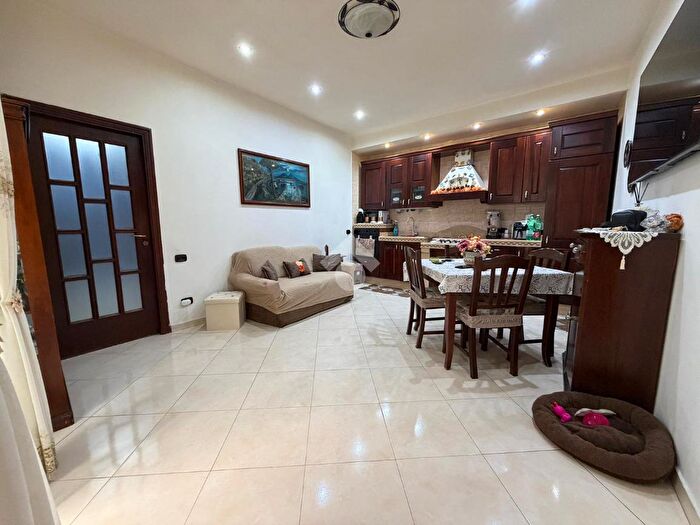 Appartamento trilocale in vendita in Via Concordia, Napoli