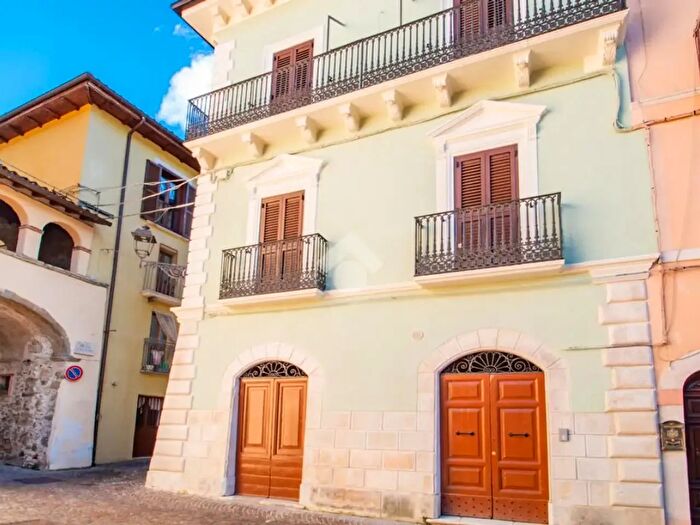 Appartamento trilocale in vendita in Via Romana, Borgo Velino